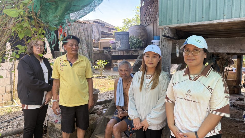 นางสาววราพร ตั้งธรรม นายกองค์การบริหารส่วนตำบลสามกระทาย พร้อมด้วย นายสมศักดิ์ ทองตัน รองนายกองค์การบริหารส่วนตำบล และ นักพัฒนาชุมชน ลงพื้นที่เยี่ยมบ้านคนพิการ และบ้านผู้สูงอายุที่ประสบปัญหาทางสังคมและมีฐานะยากจน ในพื้นที่ตำบลสามกระทาย