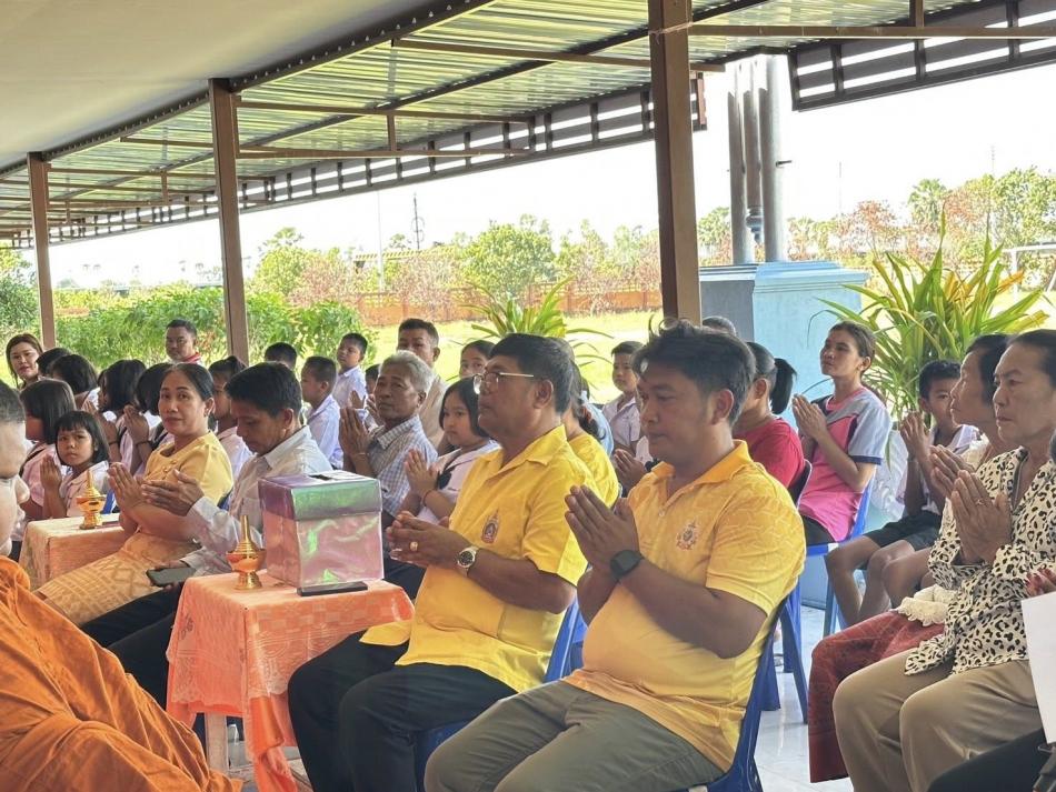 ผอ.สมควร คีรีนิล นายกอบต.สามกระทาย พร้อมด้วยเจ้าหน้าที่อบต.สามกระทาย ผู้นำชุมชน คณะครู นักเรียน และผู้ปกครอง ร่วมกิจกรรมทำบุญตักบาตร เนื่องในโอกาสวันเฉลิมพระชนมพรรษาพระบาทสมเด็จพระเจ้าอยู่หัวมหาวชิราลงกรณฯ รัชกาลที่ 10 ณ โรงเรียนบ้านสามกระทาย ตำบลสามกระทาย อำเภอกุยบุรี จังหวัดประจวบคีรีขันธ์