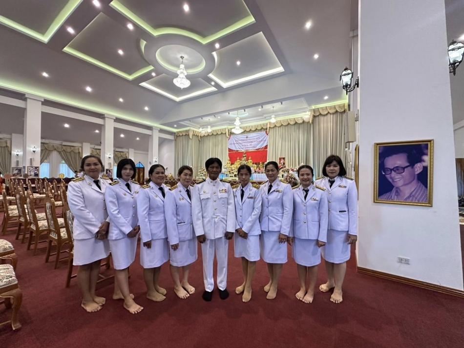 เข้าร่วมพิธีวางพานพุ่มดอกไม้ถวายราชสักการะ เฉลิมพระเกียรติพระบาทสมเด็จพระปรเมนทรมหาอานันทมหิดล พระอัฐมรามาธิบดินทร เนื่องในโอกาสวันพระบรมราชสมภพ ครบ 100 ปี