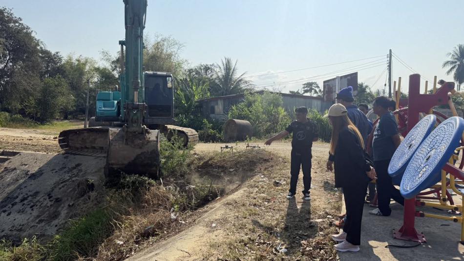 ติดตามความคืบหน้าการดำเนินงานโครงการขุดลอกสระน้ำสาธารณะในเขตพื้นที่หมูที่ 6 บ้านป่าถล่ม ตำบลสามกระทาย อำเภอกุยบุรี จังหวัดประจวบคีรีขันธ์