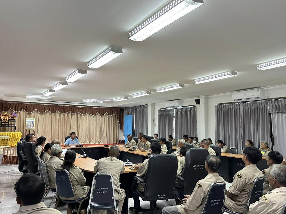 ประชุม“อาสาสมัครป้องกันฝ่ายพลเรือน(อปพร.) อบต.สามกระทาย” 