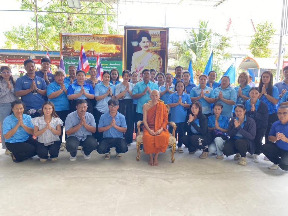 ผอ.สมควร คีรีนิล นายกอบต.สามกระทาย พร้อมด้วยเจ้าหน้าที่อบต.สามกระทาย ร่วมกิจกรรมเฉลิมพระเกียรติ สมเด็จพระนางเจ้าสิริกิติ์ พระบรมราชินีนาถ พระบรมราชชนนีพันปีหลวง เนื่องในโอกาสวันเฉลิมพระชนมพรรษา 12 สิงหาคม 2568 ณ วัดธรรมรังสี(นาวัลเปรียง)