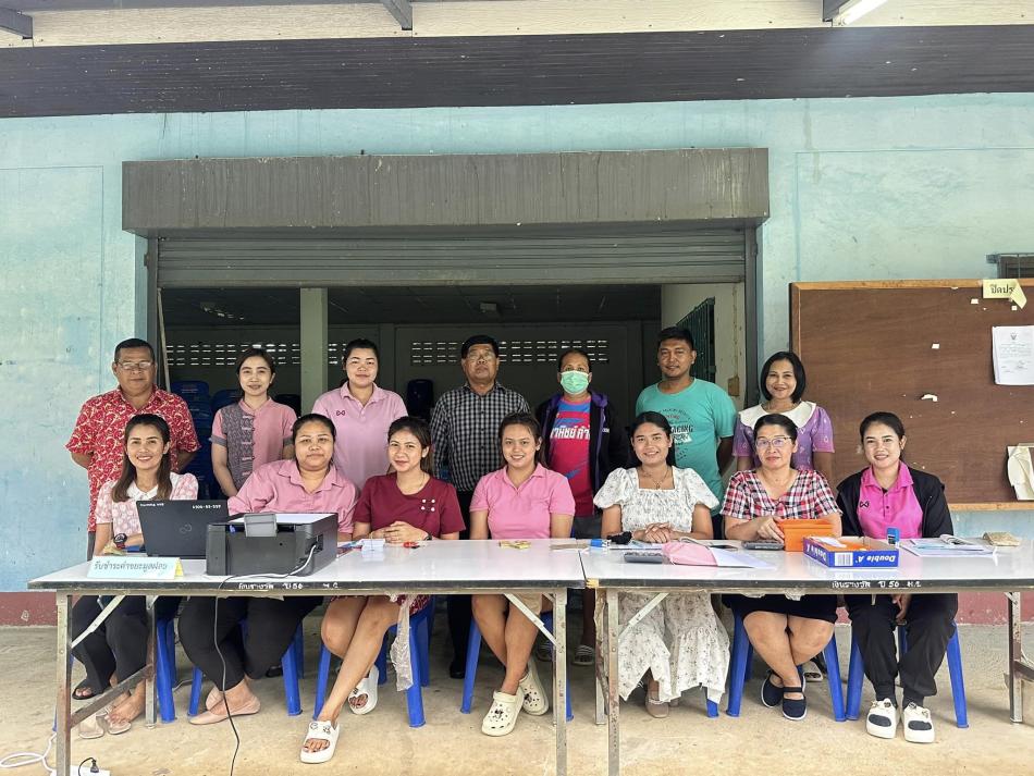 ลงพื้นที่ออกให้บริการรับชำระค่าธรรมเนียมเก็บขยะมูลฝอยแก่ประชาชน ตำบลสามกระทาย