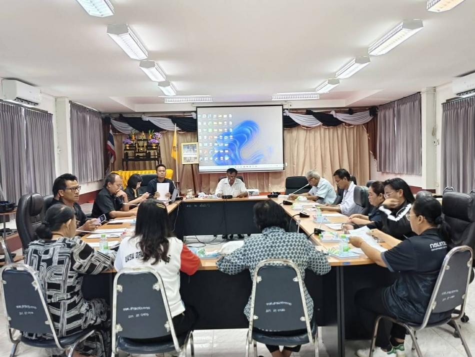 นางสาววราพร ตั้งธรรม นายกองค์การบริหารส่วนตำบลสามกระทาย มอบหมาย นายสมศักดิ์ ทองตัน รองนายกองค์การบริหารส่วนตำบลสามกระทาย เป็นประธานเปิดการประชุมคณะกรรมการบริหารกองทุนหลักประกันสุขภาพในระดับท้องถิ่น ครั้งที่ 2/2569 
