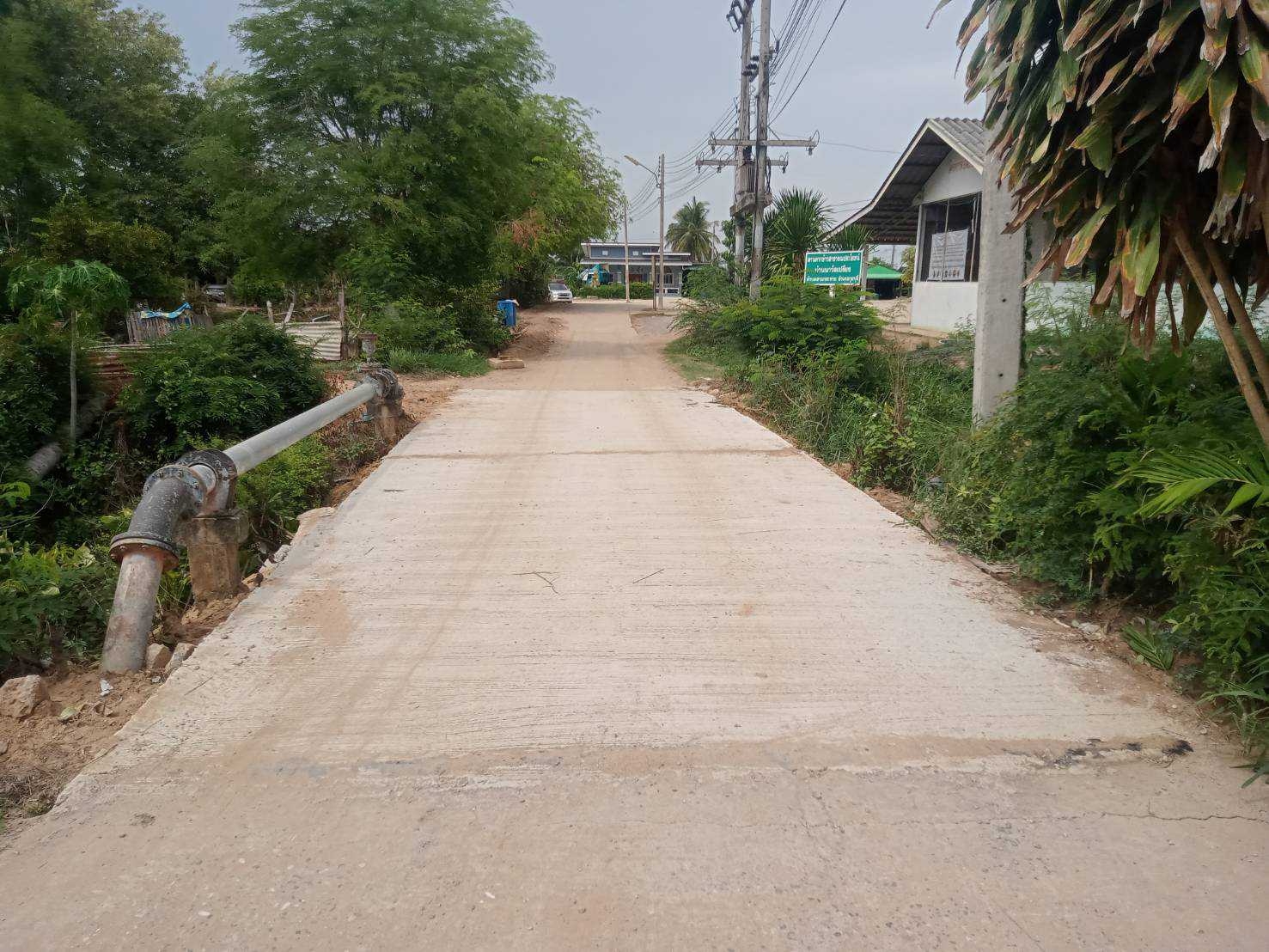 โครงการซ่อมแซมถนนคอนกรีตเสริมเหล็กสายรอบหมู่บ้าน จุดที่1 หมู่ที่1