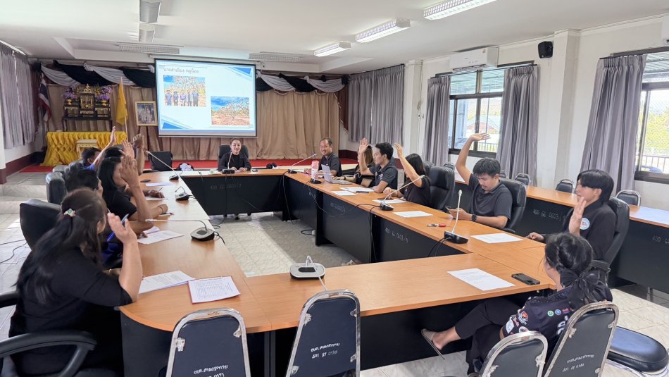 ประชุมหารือวาระเร่งด่วน เพื่อหาแนวทางช่วยเหลือพี่น้องประชาชนในพื้นที่ตำบลสามกระทายที่ได้รับผลกระทบจากเหตุภัยพิบัติฉุกเฉิน สืบเนื่องจากสถานการณ์วาตภัย (ลมพายุพัดบ้านพังเสียหาย) และ ปัญหาภัยแล้งที่ส่งผลกระทบต่อพืชผลทางการเกษตร