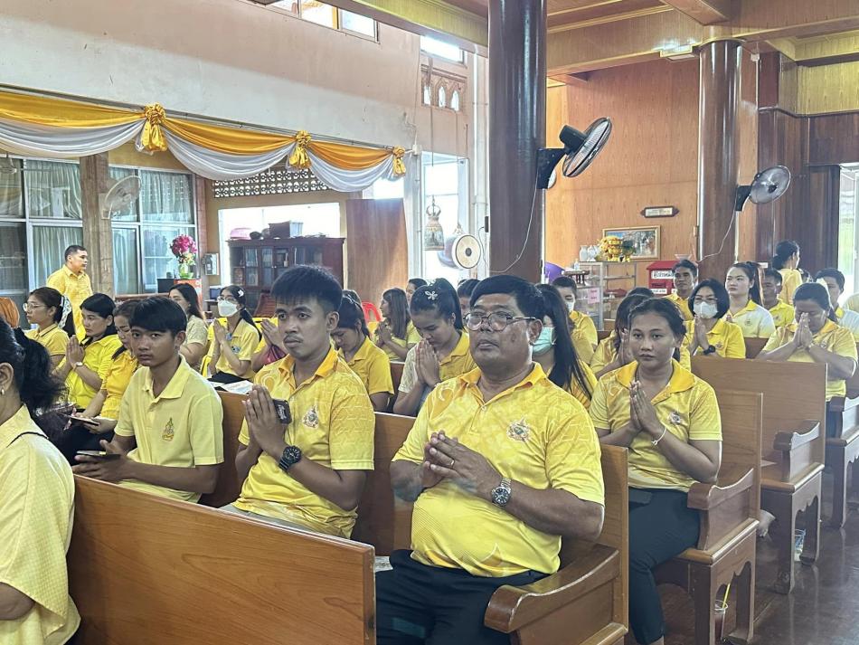 เข้าร่วมพิธีเจริญพระพุทธมนต์เฉลิมพระเกียรติถวายพระพรชัยมงคลแด่พระบาทสมเด็จพระเจ้าอยู่หัว เนื่องในโอกาสวันเฉลิมพระชนมพรรษา 6 รอบ ณ วัดวังยาว อำเภอกุยบุรี จังหวัดประจวบคีรีขันธ์